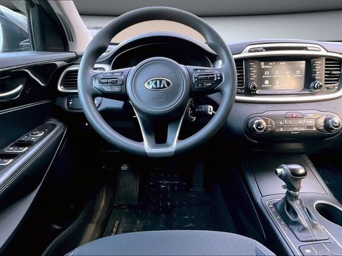 Used 2018 Kia Sorento LX image 8