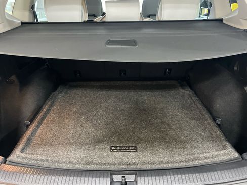 Used 2020 Volkswagen Tiguan S image 38