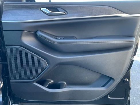 Used 2024 Jeep Grand Cherokee Limited w/ Black Appearance Package image 30