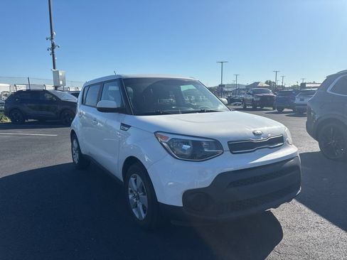 Used 2018 Kia Soul FWD image 1