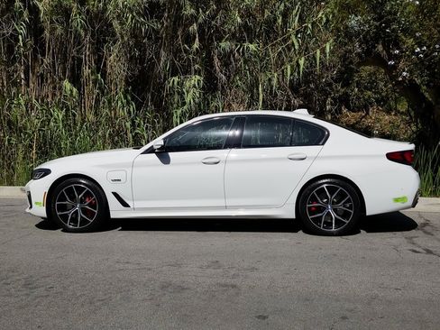 Used 2023 BMW 530e w/ M Sport Package image 29