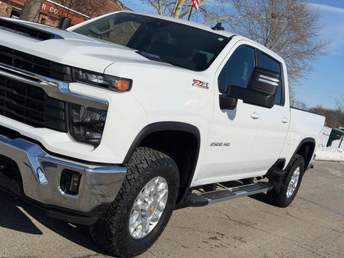 Used 2024 Chevrolet Silverado 2500 LT image 11