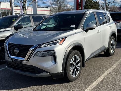 Certified 2023 Nissan Rogue SV image 3