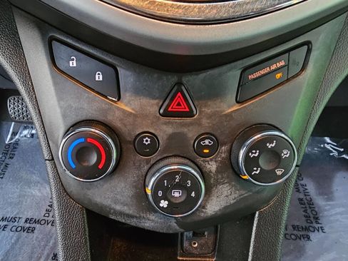 Used 2017 Chevrolet Sonic LT image 27