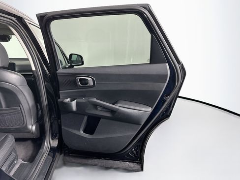 Used 2024 Kia Sorento S image 31