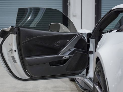 Used 2016 Chevrolet Corvette Z06 w/ 3LZ Preferred Equipment Group image 27