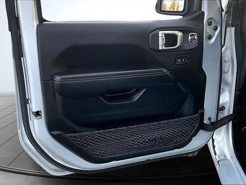 Used 2023 Jeep Wrangler Sahara image 28