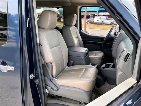 Used 2021 Nissan NV 3500 SL image 8