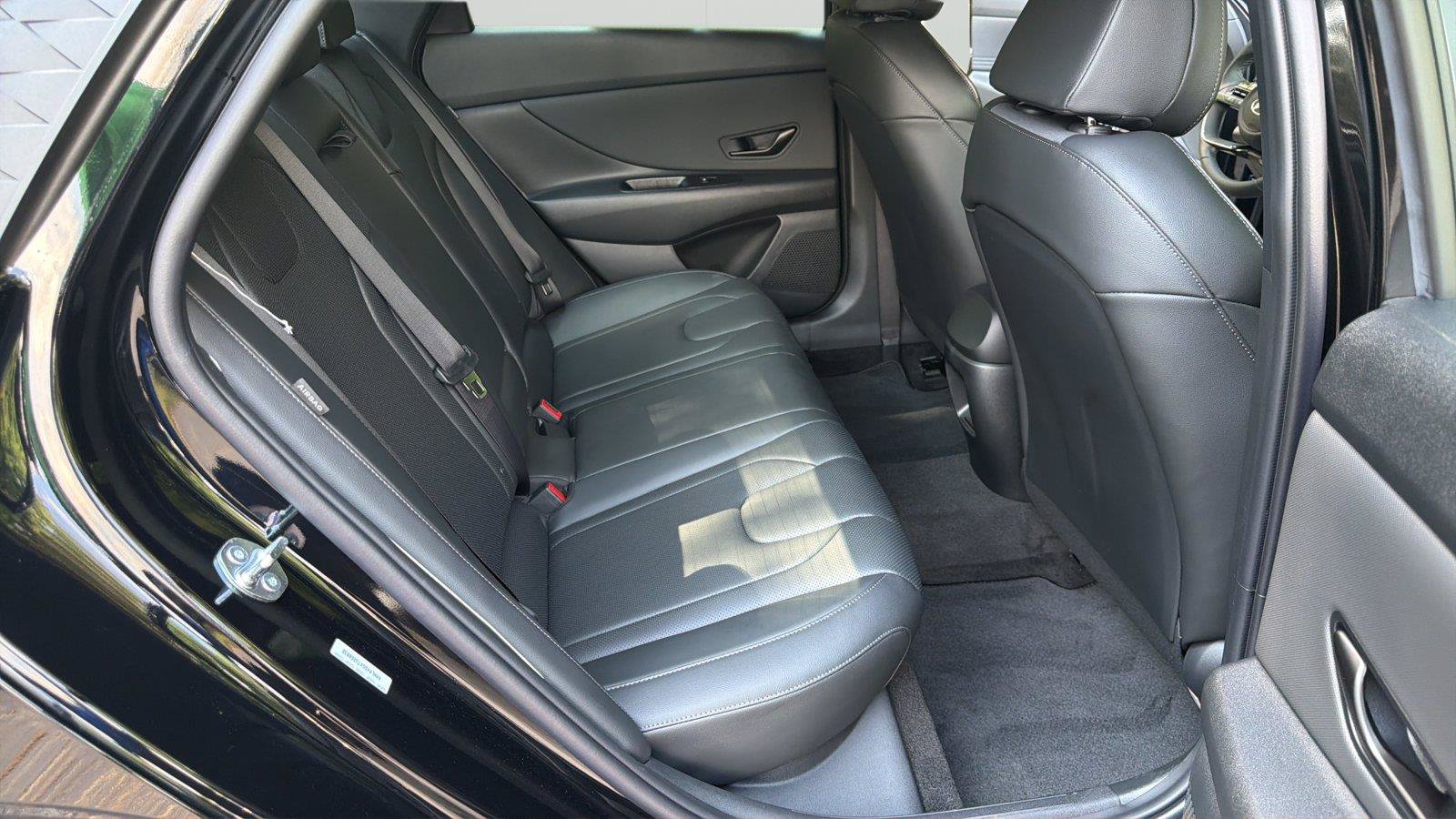 Used 2026 Hyundai Elantra SEL Sport FWD image 13