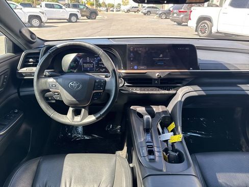 Used 2023 Toyota Crown AWD/4WD image 14