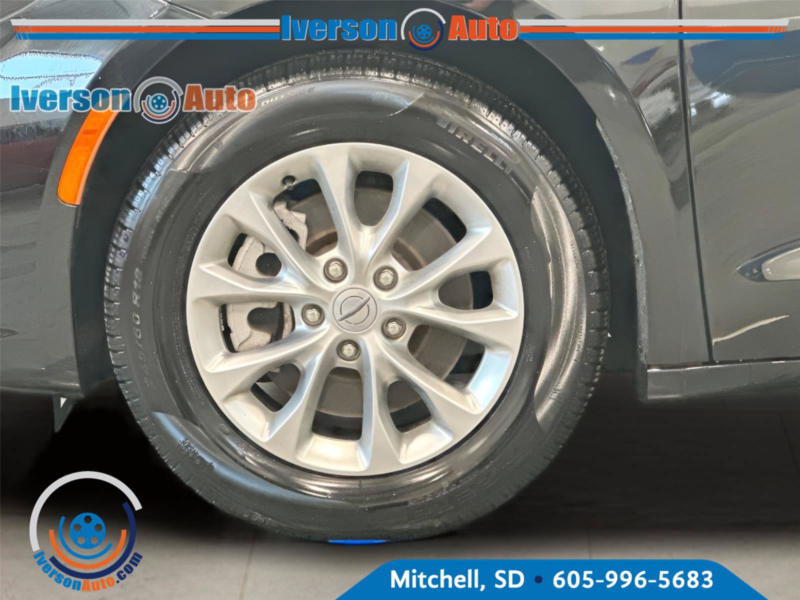 Used 2024 Chrysler Pacifica Touring-L AWD/4WD image 11