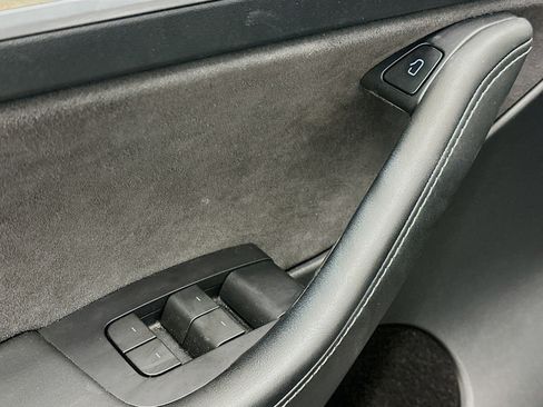 Used 2023 Tesla Model Y Long Range image 15