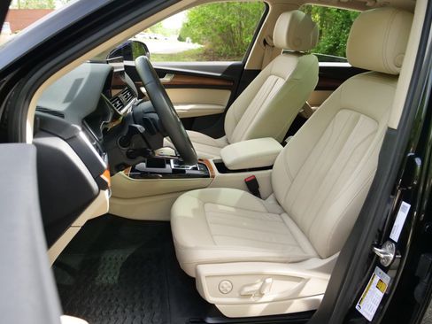 Used 2023 Audi Q5 2.0T Premium Plus w/ Premium Plus Package AWD/4WD image 3