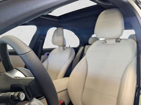 Used 2025 Mercedes-Benz C 300 Sedan image 14