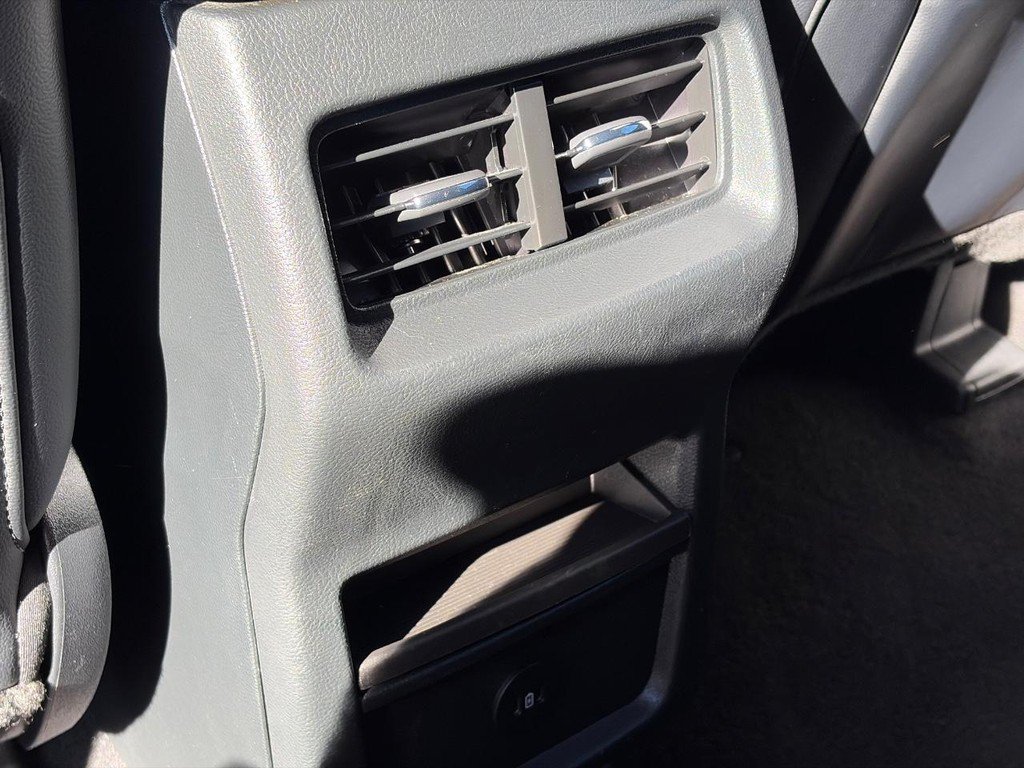 Used 2024 Ford Edge SEL AWD/4WD image 11
