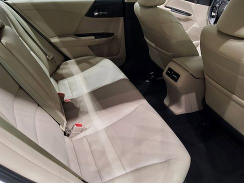 Used 2017 Honda Accord Touring image 19