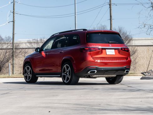 Used 2024 Mercedes-Benz GLS 450 4MATIC image 3