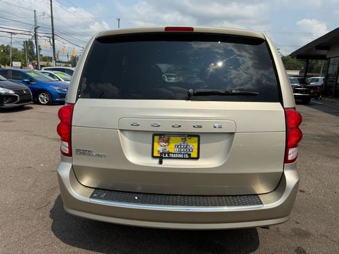 Used 2016 Dodge Grand Caravan w/ SE Plus Package FWD image 7