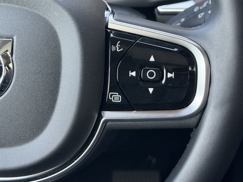 Used 2024 Volvo XC60 B5 Plus image 19