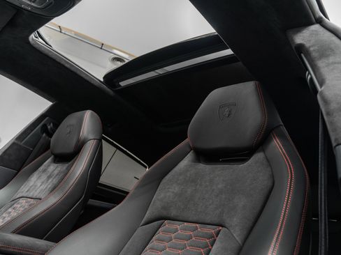 Used 2021 Lamborghini Urus AWD/4WD image 18