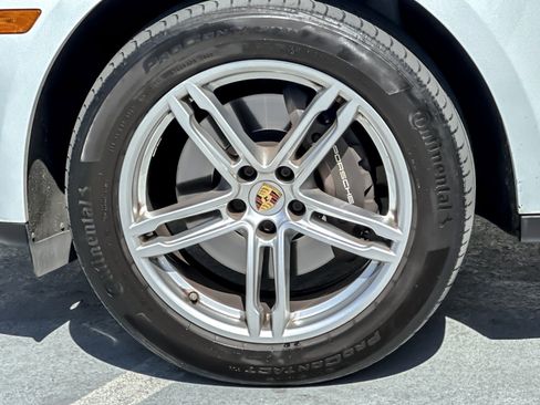 Used 2022 Porsche Macan AWD/4WD image 26
