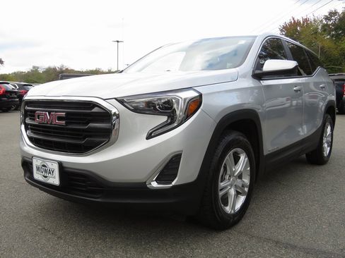 Used 2021 GMC Terrain SLE image 1