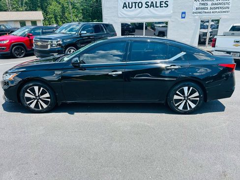 Used 2021 Nissan Altima 2.5 SL FWD image 2