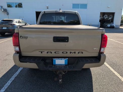 Used 2017 Toyota Tacoma TRD Sport w/ Tow Package (A/T) image 3