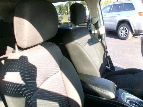 Used 2019 Dodge Journey SE image 22