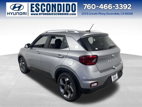 New 2025 Hyundai Venue SEL image 3