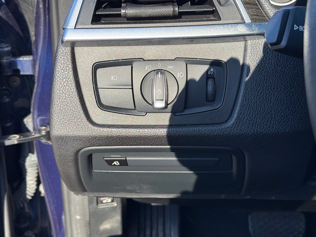 Used 2018 BMW 330i xDrive Sedan AWD/4WD image 18