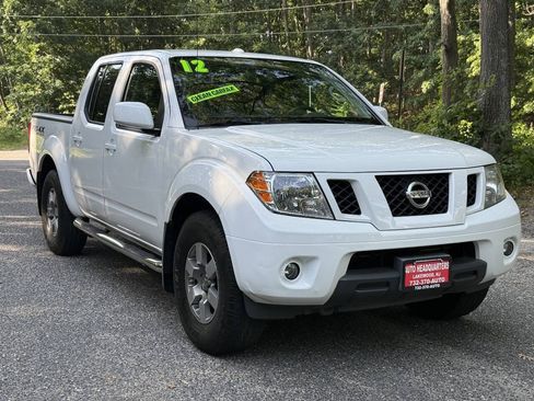 Used 2012 Nissan Frontier PRO-4X AWD/4WD image 3
