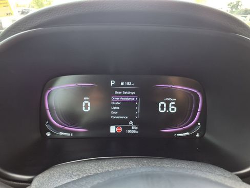 Used 2025 Kia Soul LX w/ LX Technology Package FWD image 31