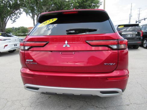 Used 2023 Mitsubishi Outlander SE AWD/4WD image 6