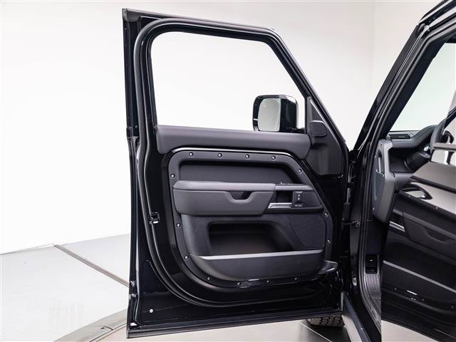 New 2026 Land Rover Defender 110 X-Dynamic SE AWD/4WD image 24
