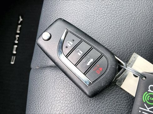 Used 2023 Toyota Camry SE image 16