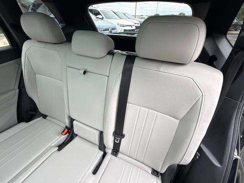 Used 2023 Volkswagen Tiguan SE R-Line AWD/4WD image 21