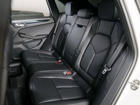 Used 2023 Porsche Macan image 5