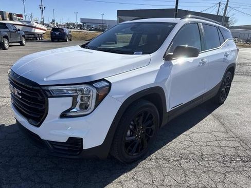Used 2023 GMC Terrain SLE w/ Driver Convenience Package FWD image 3