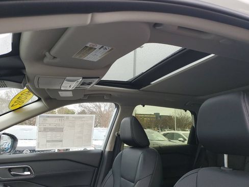 New 2026 Nissan Rogue Platinum w/ Platinum Premium Package AWD/4WD image 16
