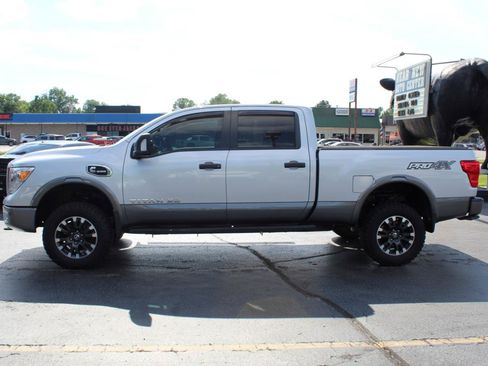 Used 2018 Nissan Titan PRO-4X w/ Pro-4x Convenience Package AWD/4WD image 8