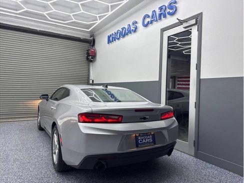 Used 2018 Chevrolet Camaro LT RWD image 4