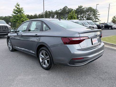 Used 2024 Volkswagen Jetta SE FWD image 7