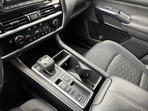 Used 2025 Nissan Pathfinder SV FWD image 13