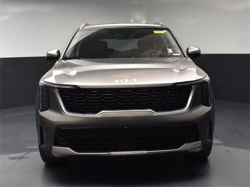 Certified 2025 Kia Sorento EX image 3