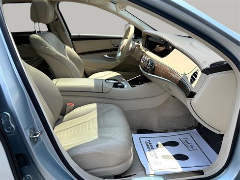 Used 2018 Mercedes-Benz S 560 Sedan image 25