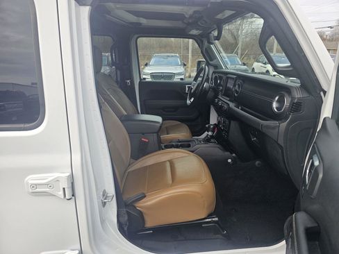 Used 2023 Jeep Gladiator Overland w/ Popular Equipment Package image 19