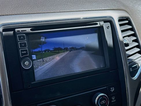 Used 2011 Jeep Grand Cherokee Laredo AWD/4WD image 21