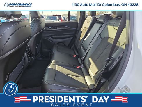 New 2025 Jeep Grand Cherokee Altitude image 13