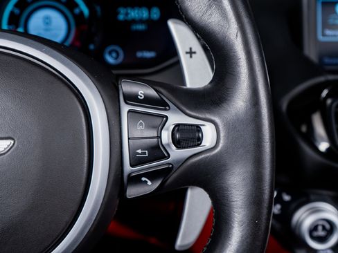 Used 2021 Aston Martin V8 Vantage Convertible image 43